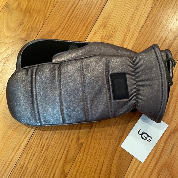 NWT UGG Silver Quilted Leather Mittens - Picture 1 of 5